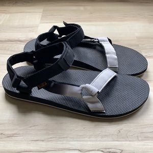 EUC Teva men’s ombré sandals